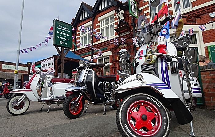 Smell The 2 Stroke - scooters outside The Railway Hotel (1)