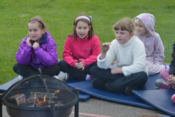 Sound Primary pupils sleep in dens for Save the Children