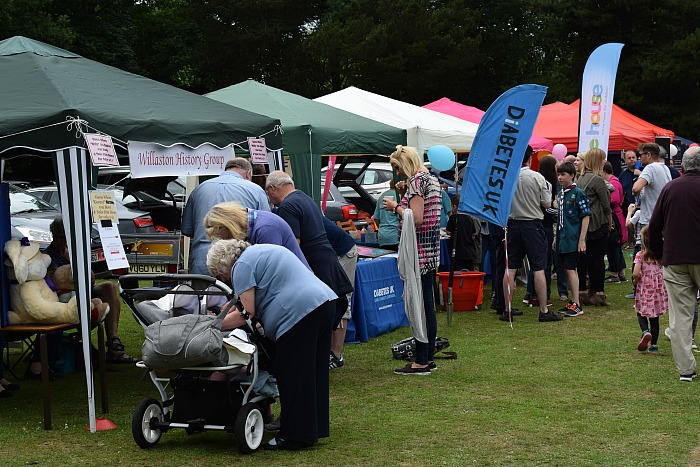 Stalls at worm charming