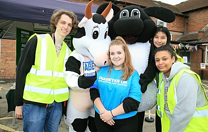 Student Association members James Green, Jess Littleton (cow),Chelsey Rowntree, Lisa Trodden (sheep) Chenh Mooc, Amber Jackson (1)