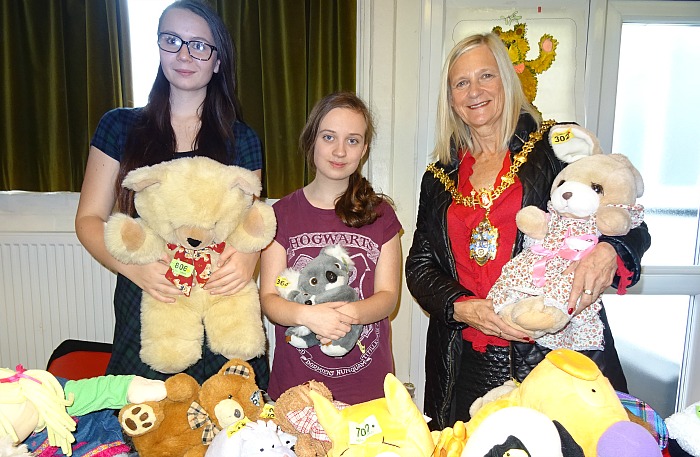 teddy-tombola-l-r-rhiannon-pass-sian-allen-mayor-of-crewe-councillor-marilyn-houston