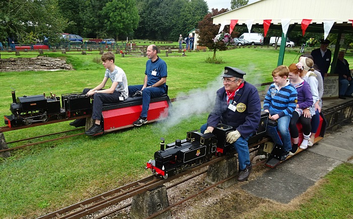 visitors-enjoy-their-miniature-gauge-steam-train-ride-1