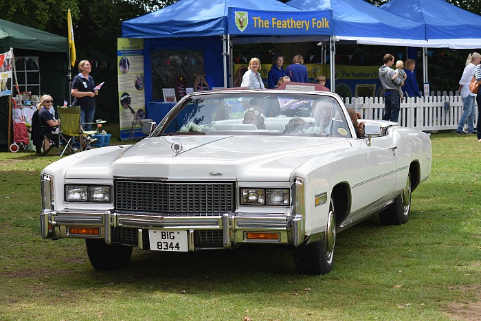 fete - Worleston Rose Queen 2017 and attendants arrives in a Cadillac Eldorado luxury car (1)