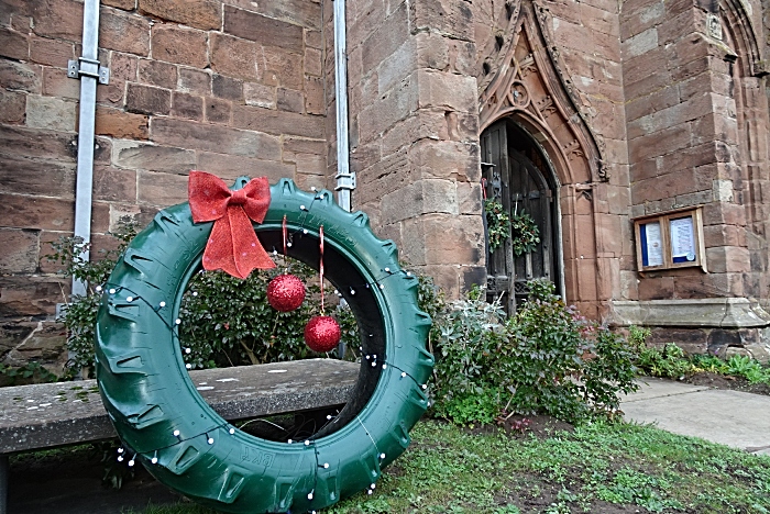 Wreath made from a tractor tyre at the entrance (1)