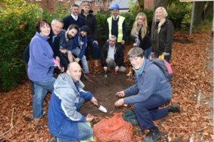 Stapeley volunteers plant hundreds of spring bulbs across parish