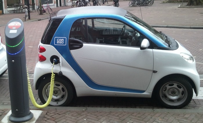 electric vehicle charging, pic by Ludovic Hirlimann