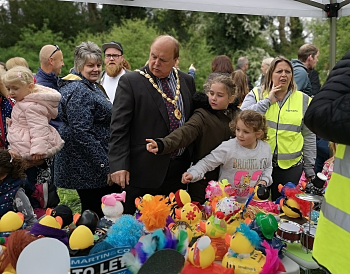 mayor chooses best dressed duck