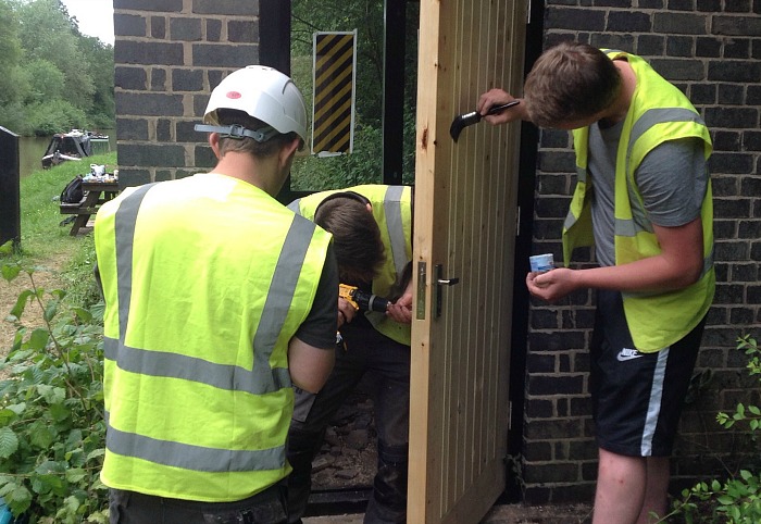 reaseheath students revamp canal side building for SUMBA 1