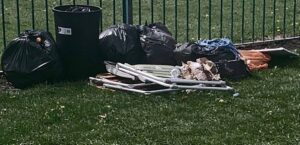 travellers rubbish on barony park