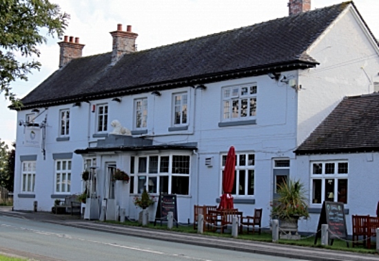 white lion pub in hankelow